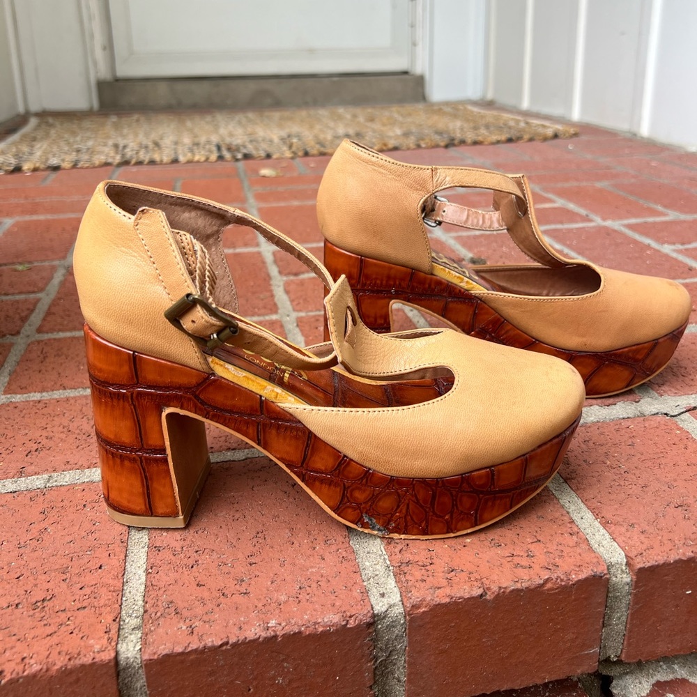 Shellys London Retro Tan Platform Maryjanes w/crocodile platform size 38